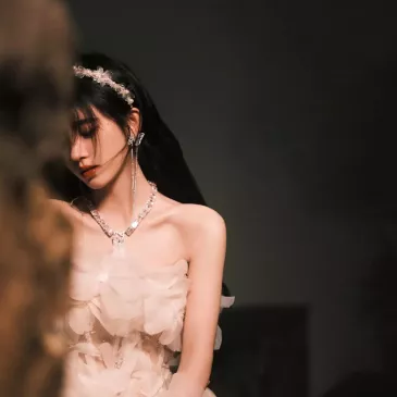 ジュー・ジンイー（鞠婧禕）