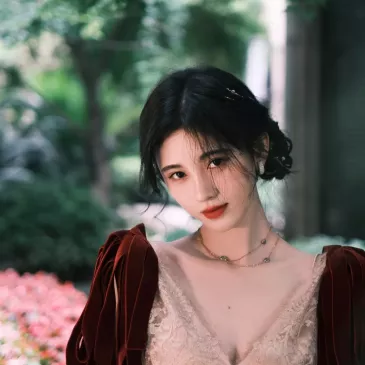 ジュー・ジンイー（鞠婧禕）