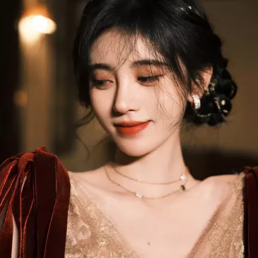 ジュー・ジンイー（鞠婧禕）