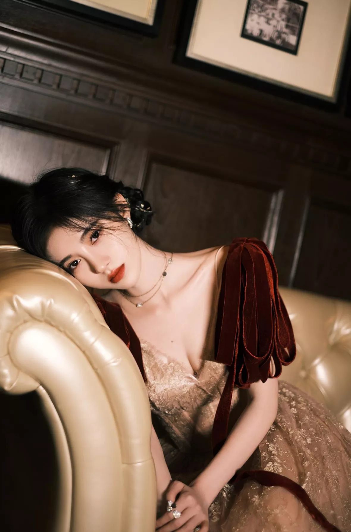 ジュー・ジンイー（鞠婧禕）