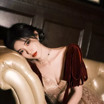 ジュー・ジンイー（鞠婧禕）