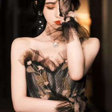 ジュー・ジンイー（鞠婧禕）