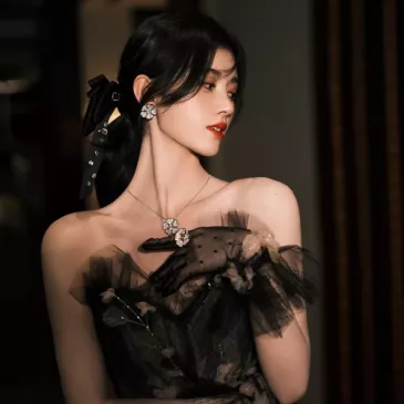 ジュー・ジンイー（鞠婧禕）
