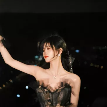 ジュー・ジンイー（鞠婧禕）