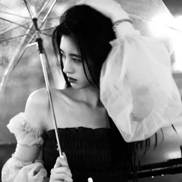 ジュー・ジンイー（鞠婧禕）