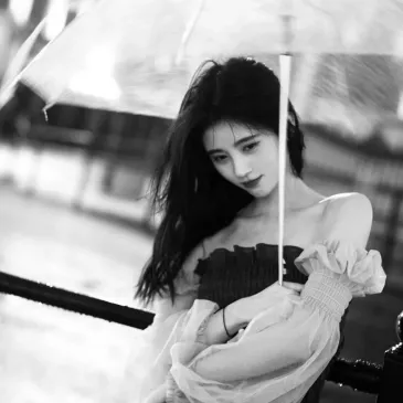 ジュー・ジンイー（鞠婧禕）