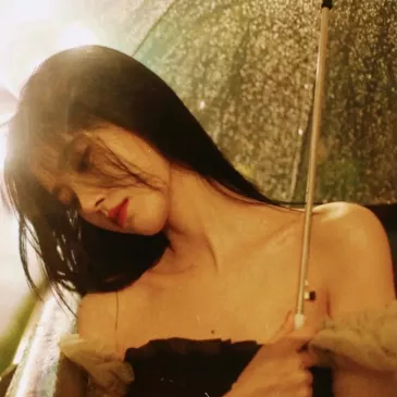 ジュー・ジンイー（鞠婧禕）