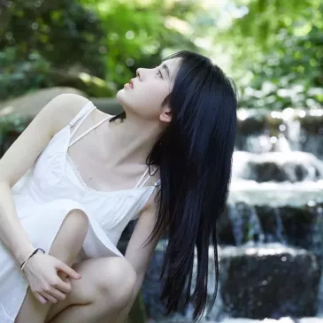 ジュー・ジンイー（鞠婧禕）