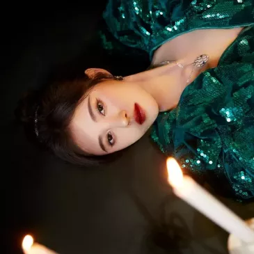 ジュー・ジンイー（鞠婧禕）