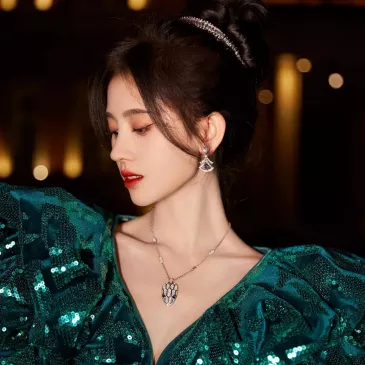 ジュー・ジンイー（鞠婧禕）