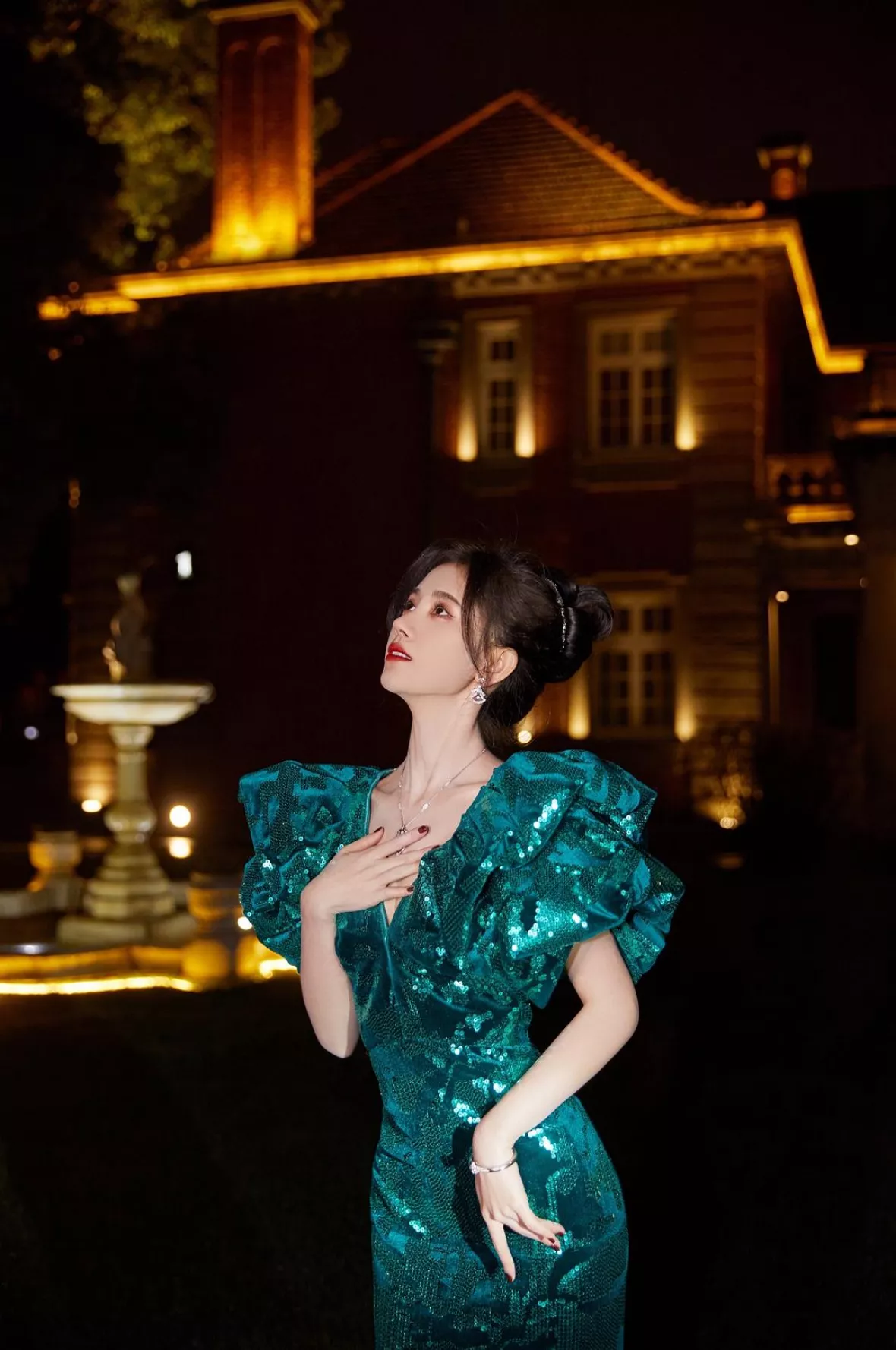 ジュー・ジンイー（鞠婧禕）