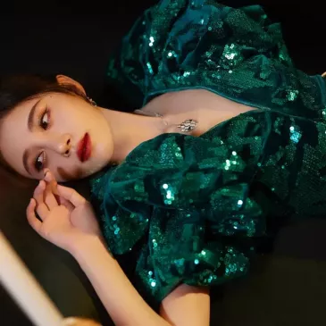ジュー・ジンイー（鞠婧禕）