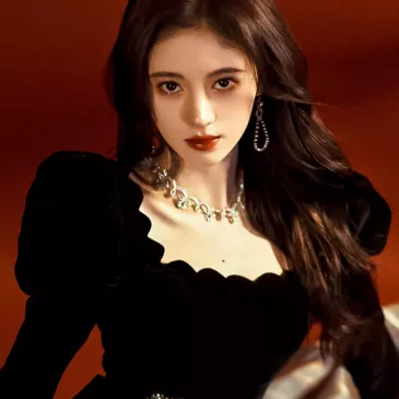 ジュー・ジンイー（鞠婧禕）