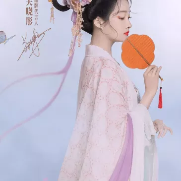 グァン・シャオトン（関暁彤）