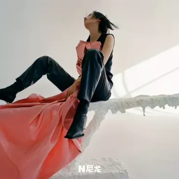 チョウ・ユートン（周雨彤）