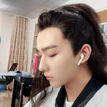 リー・ホンイー（李宏毅）