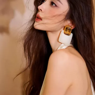 グーリーナーザー（古力娜扎）