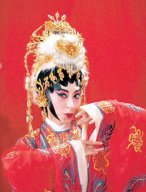靈戲逼人