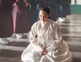 夜に咲く花スチール写真