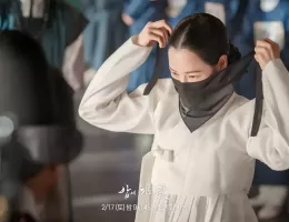 夜に咲く花スチール写真