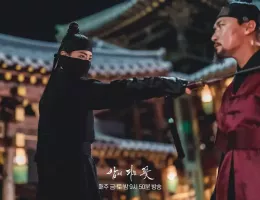 夜に咲く花スチール写真