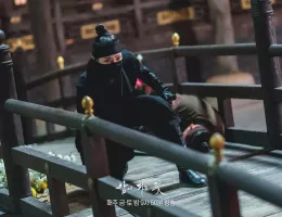 夜に咲く花スチール写真