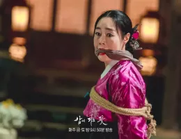 夜に咲く花スチール写真