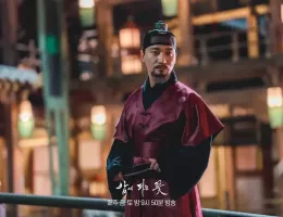 夜に咲く花スチール写真