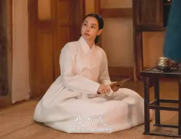 夜に咲く花スチール写真