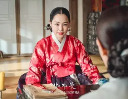 夜に咲く花スチール写真