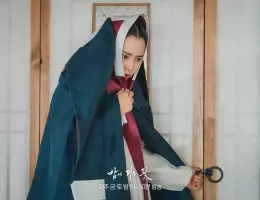 夜に咲く花スチール写真