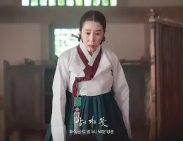 夜に咲く花スチール写真
