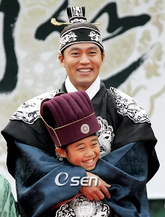 イ・サンスチール写真