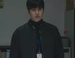 メスを持つハンタースチール写真