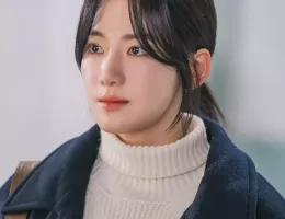 メスを持つハンタースチール写真
