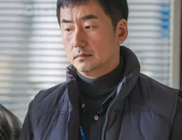 メスを持つハンタースチール写真