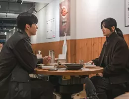 メスを持つハンタースチール写真