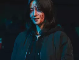 メスを持つハンタースチール写真