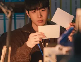メスを持つハンタースチール写真