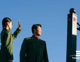 三体スチール写真