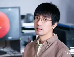 三体スチール写真